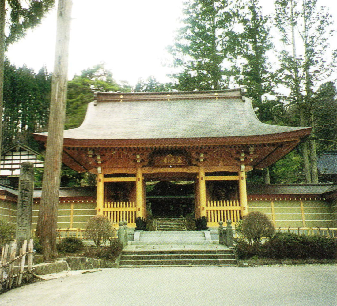 龍源寺山門雷神様
